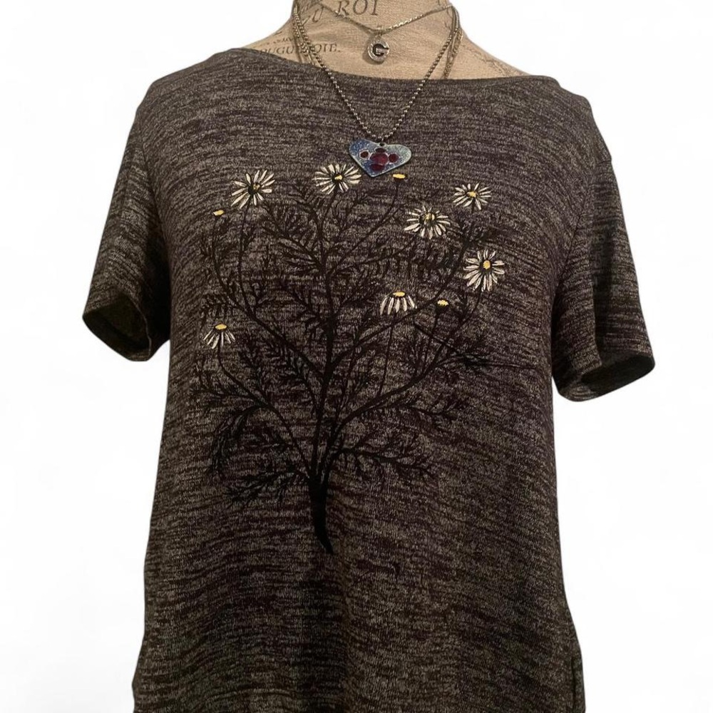 2015 American Eagle Outfitters • Heather Grey Daisy Baby tee • SIZE -XS/S